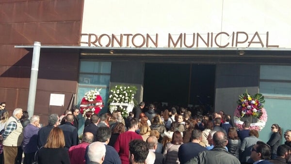 Torre Pacheco llora a los cinco jóvenes y arropa a sus familias en el funeral
