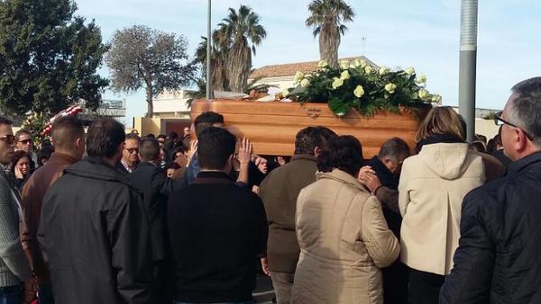 Torre Pacheco llora a los cinco jóvenes y arropa a sus familias en el funeral