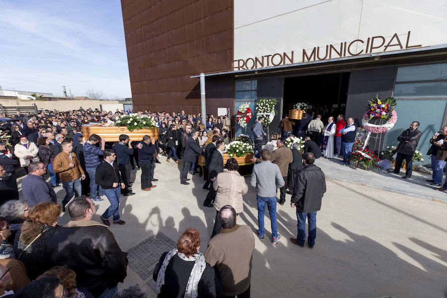 Torre Pacheco llora a los cinco jóvenes y arropa a sus familias en el funeral