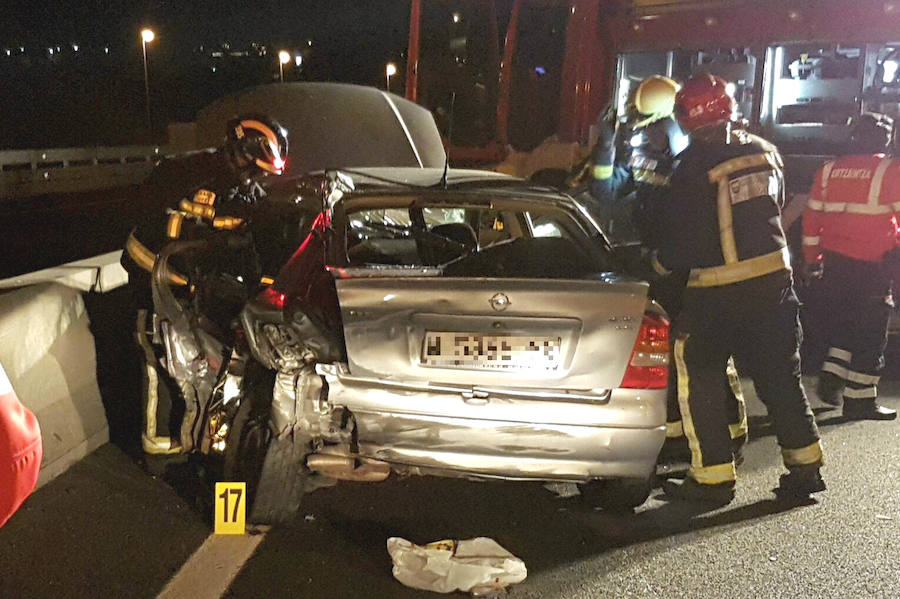 Las imágenes del brutal accidente de Usurbil en el que han muertos dos personas