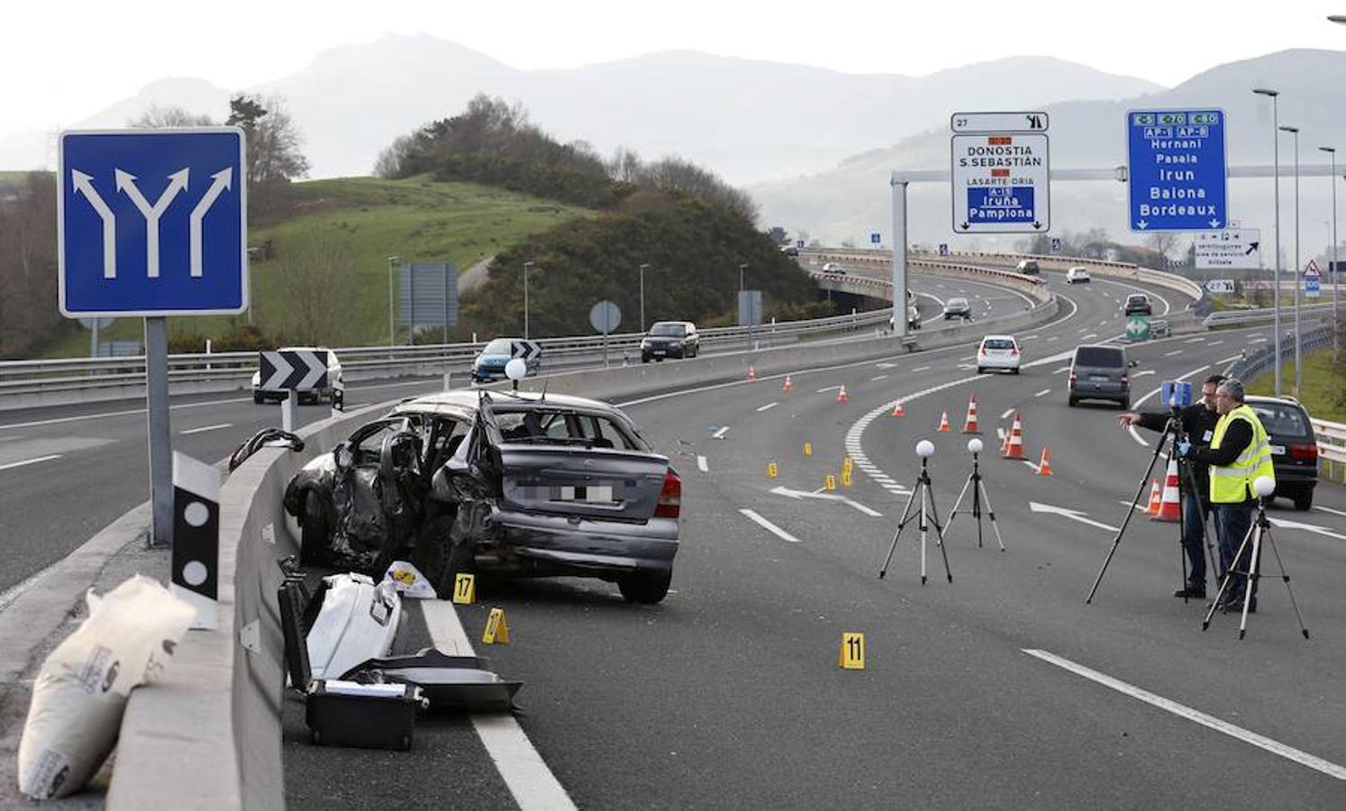 Las imágenes del brutal accidente de Usurbil en el que han muertos dos personas