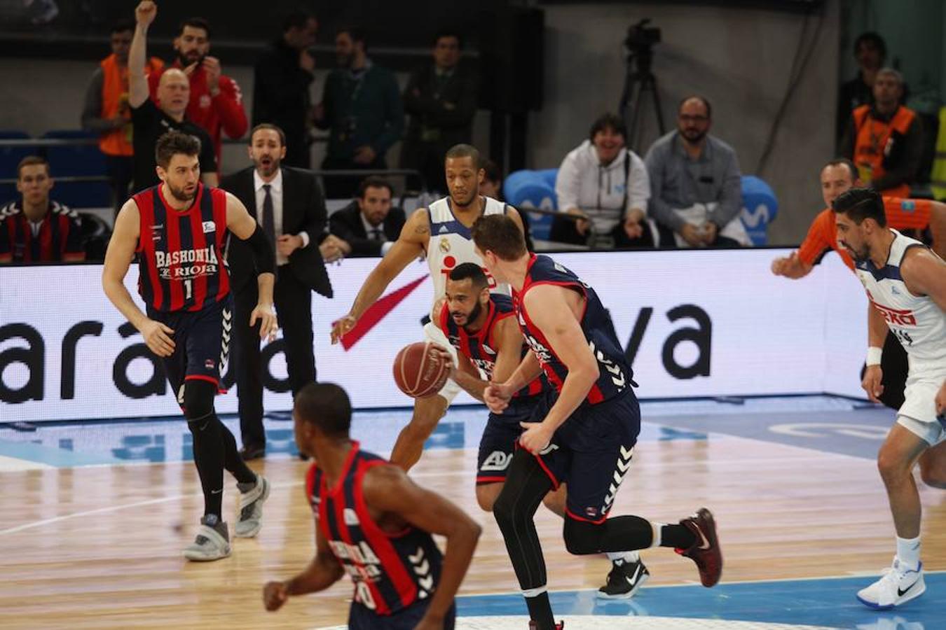 El Real Madrid - Baskonia, en imágenes