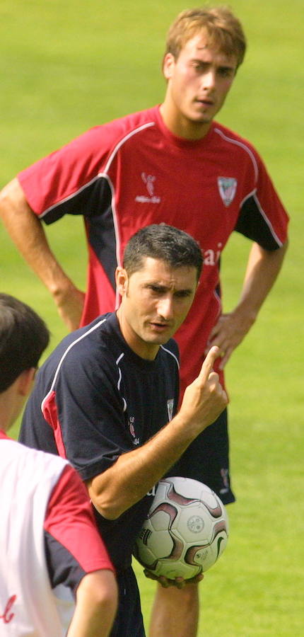 Fran Yeste escucha al entrenador en 2003.