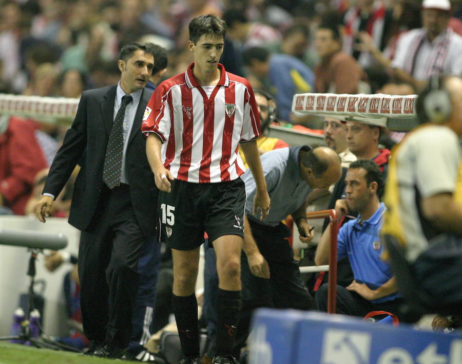 Con Andoni Iraola durante un partido de Liga en 2003 contra el Barcelona en San Mamés.