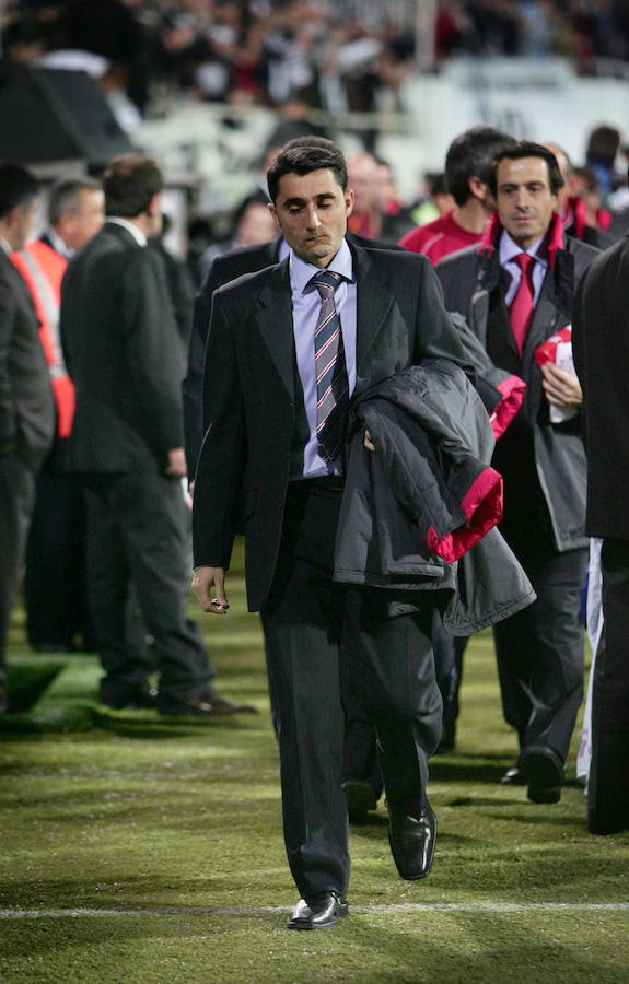 Triste tras perder en el estadio del Besiktas en 2004.