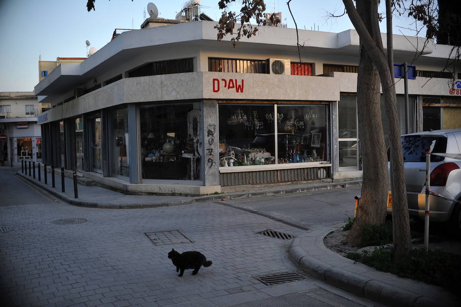 Las calles del centro de Nicosia están llenas de comercios.