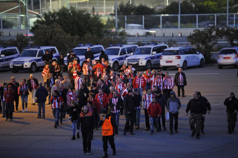 La afición del Athletic en el estadio del Apoel