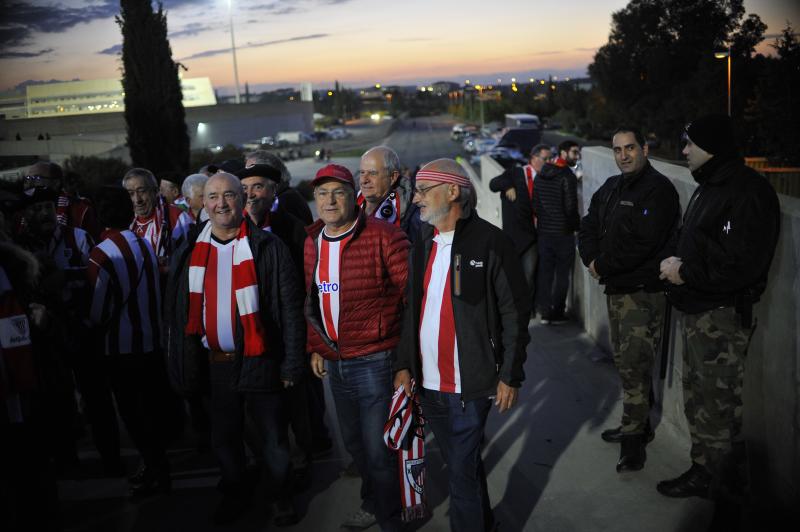 La afición del Athletic en el estadio del Apoel