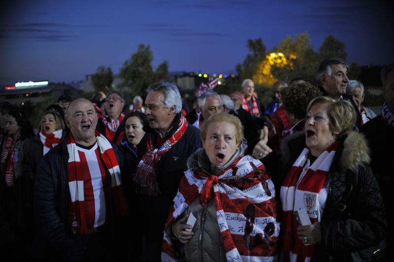 La afición del Athletic en el estadio del Apoel