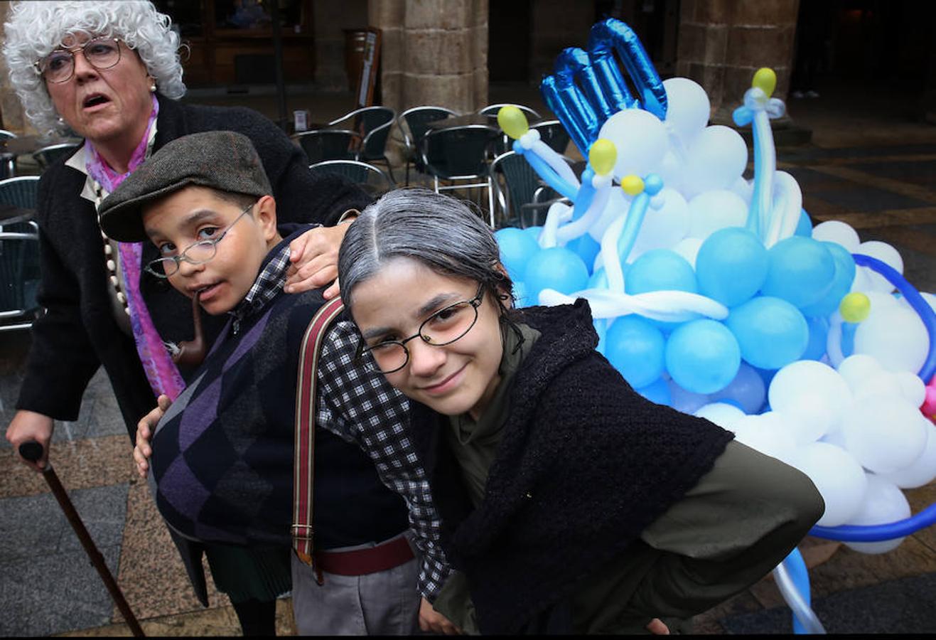 Los txikis festejan el Carnaval en la Plaza Nueva