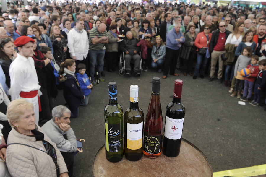 Abel Barriola apadrina la nueva añada de txakoli de Bakio
