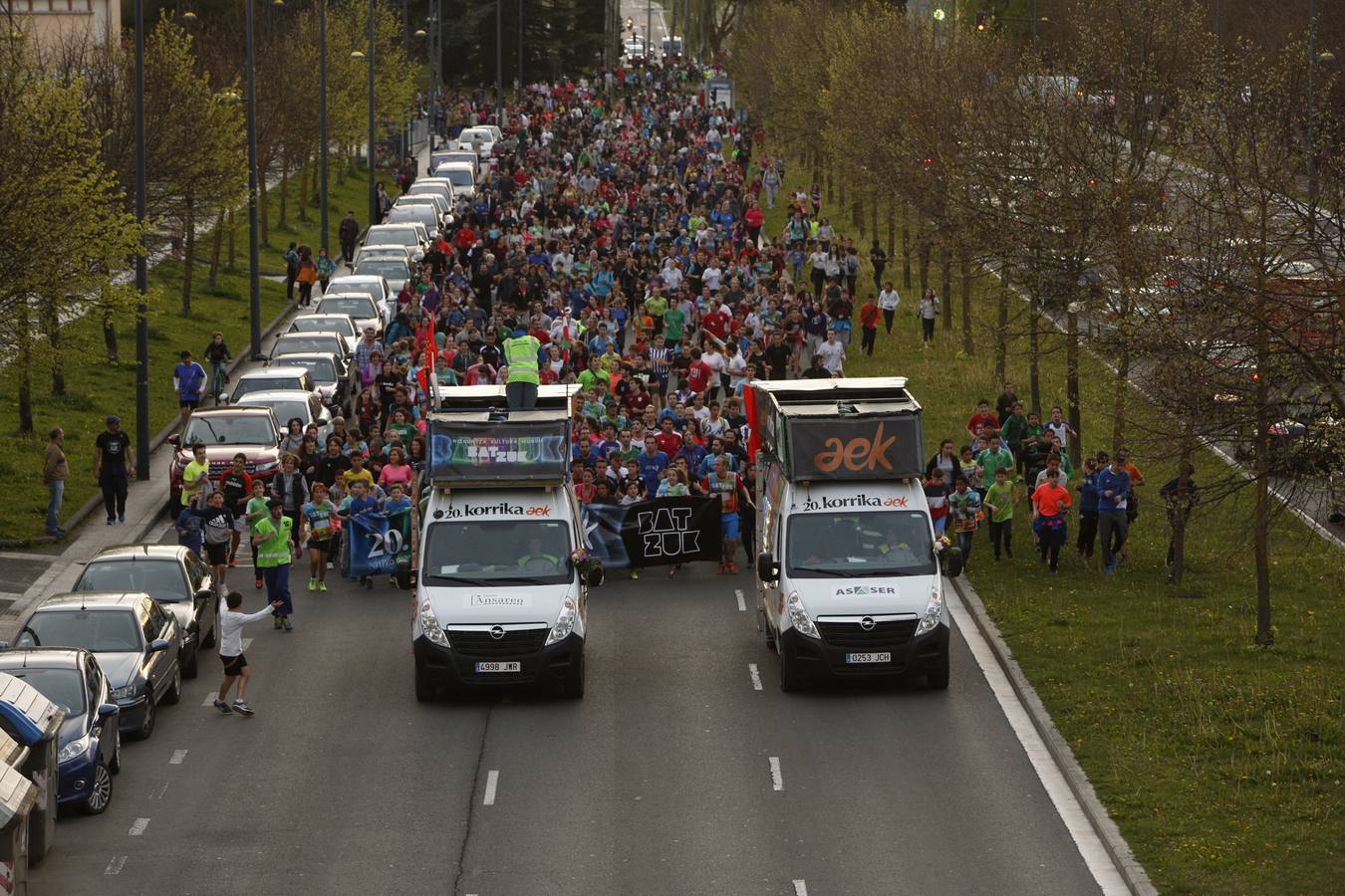 La Korrika recorre las calles de Vitoria