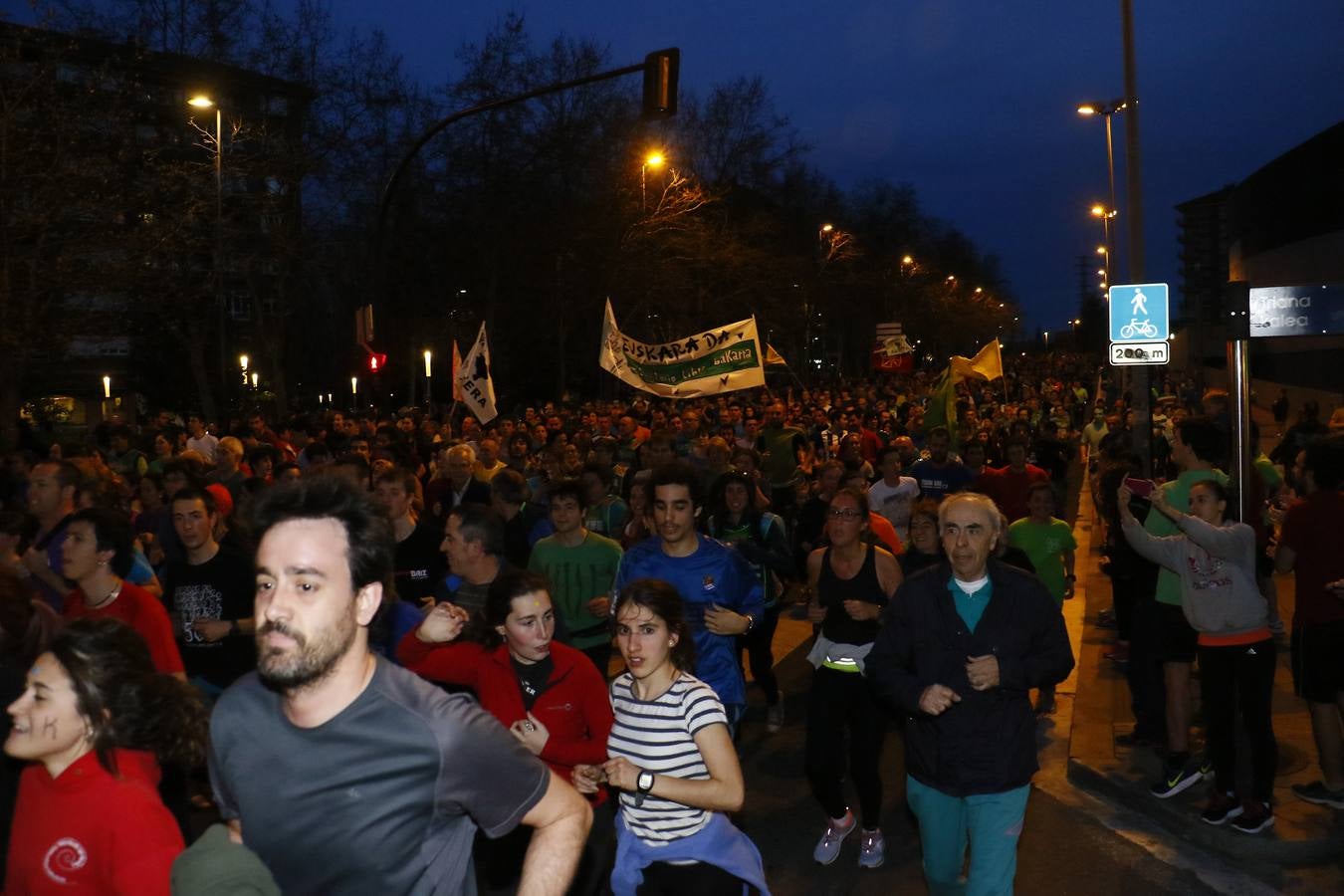 La Korrika recorre las calles de Vitoria