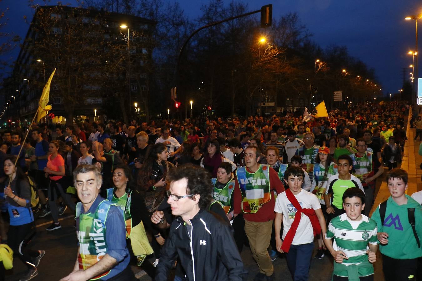 La Korrika recorre las calles de Vitoria