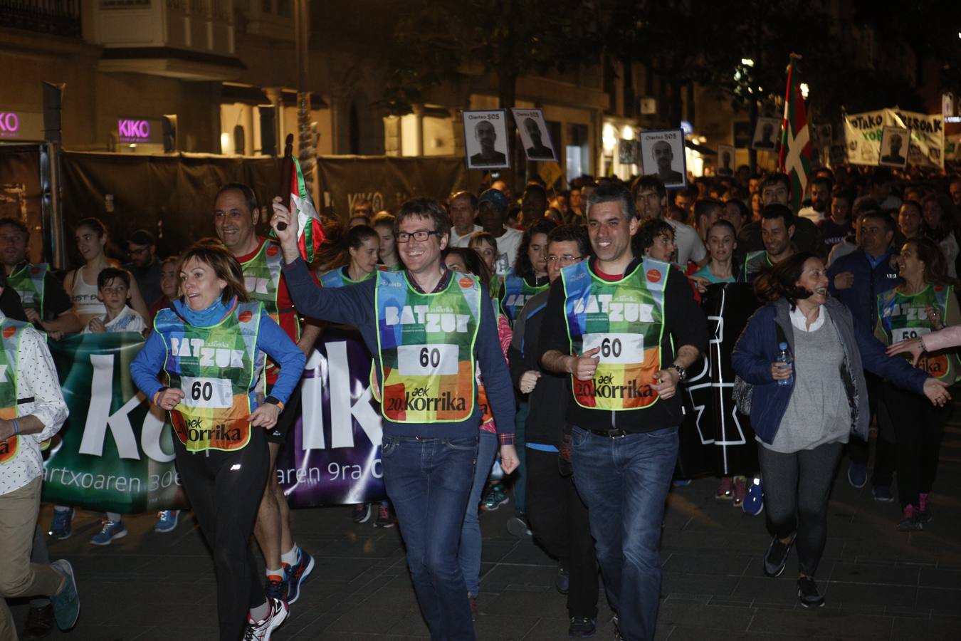 La Korrika recorre las calles de Vitoria