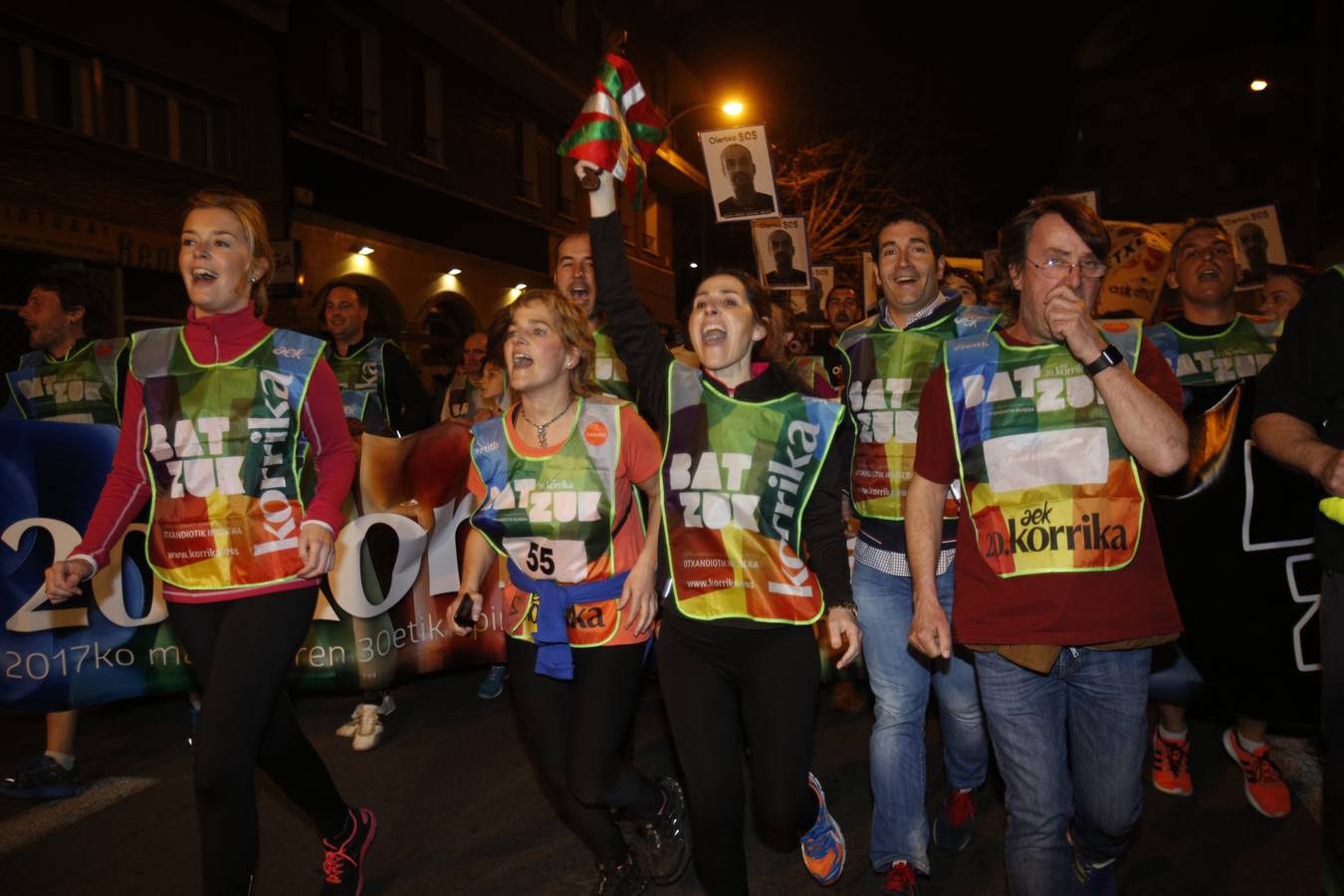 La Korrika recorre las calles de Vitoria