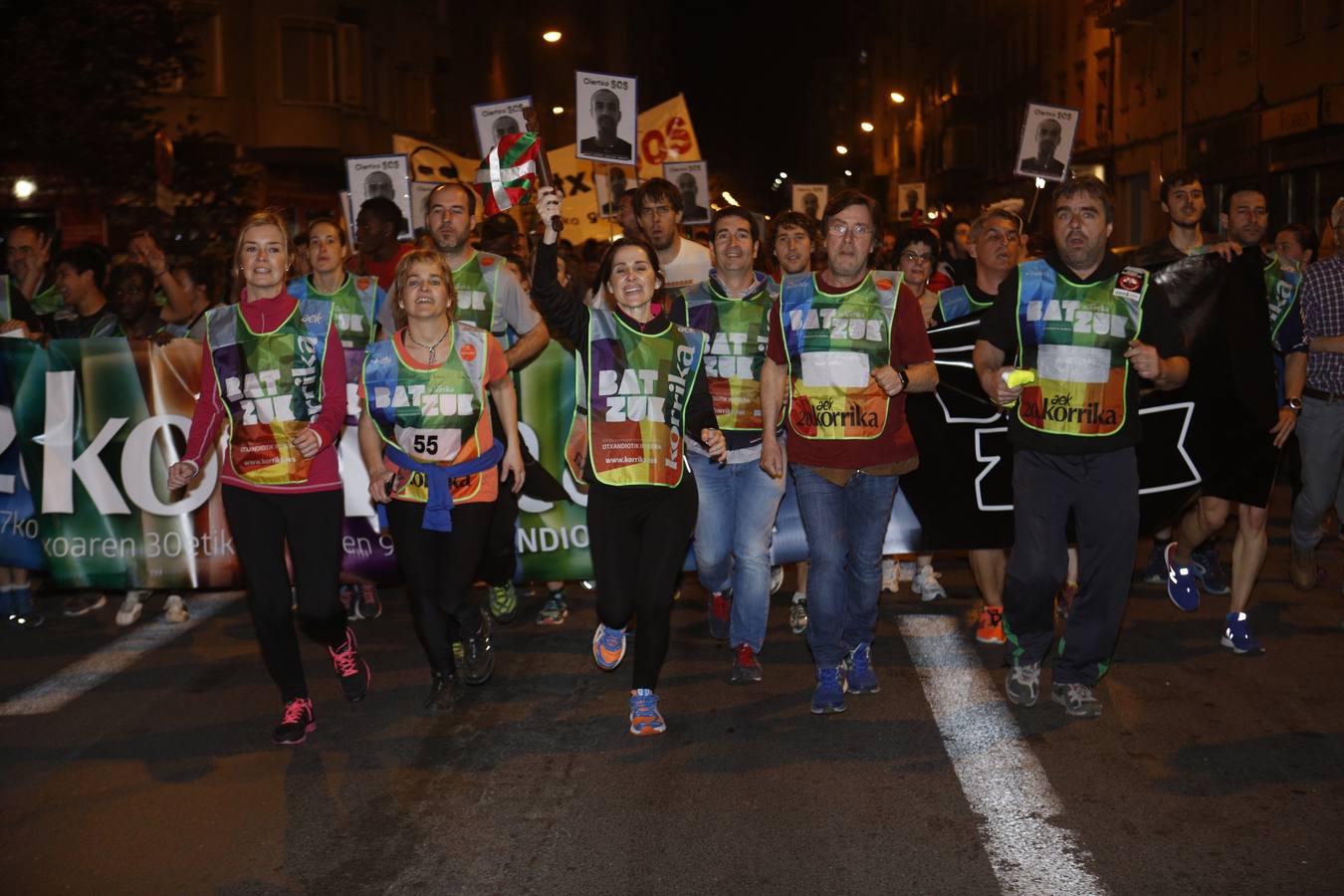 La Korrika recorre las calles de Vitoria