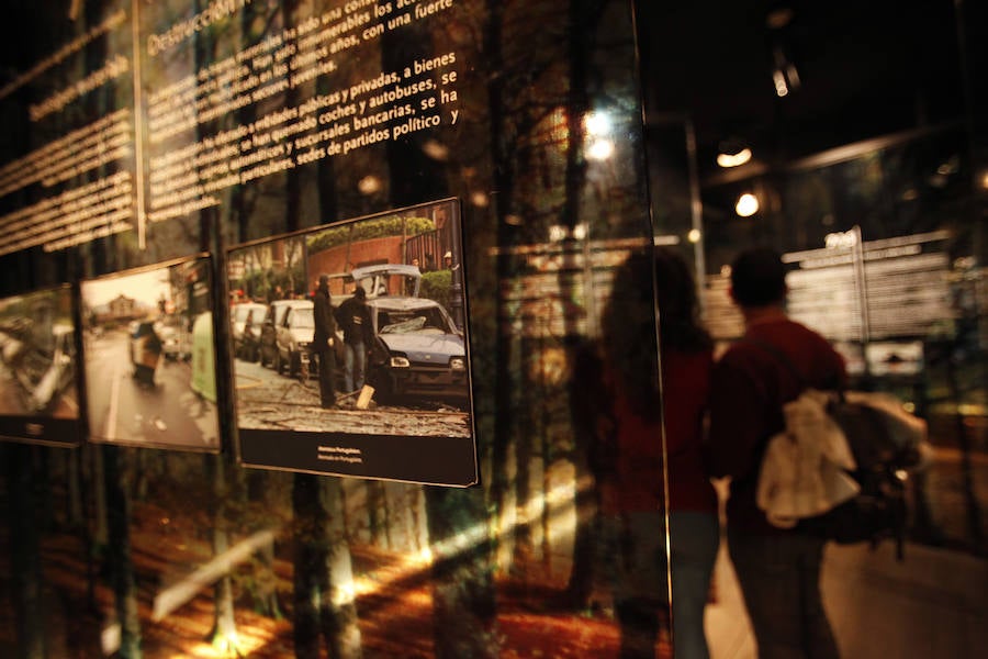Numerosos turistas en el Museo de la Paz de Gernika
