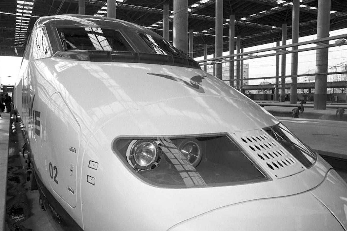 La rama 2 de AVE llega Atocha procedente de la estación sevillana de Santa Justa.