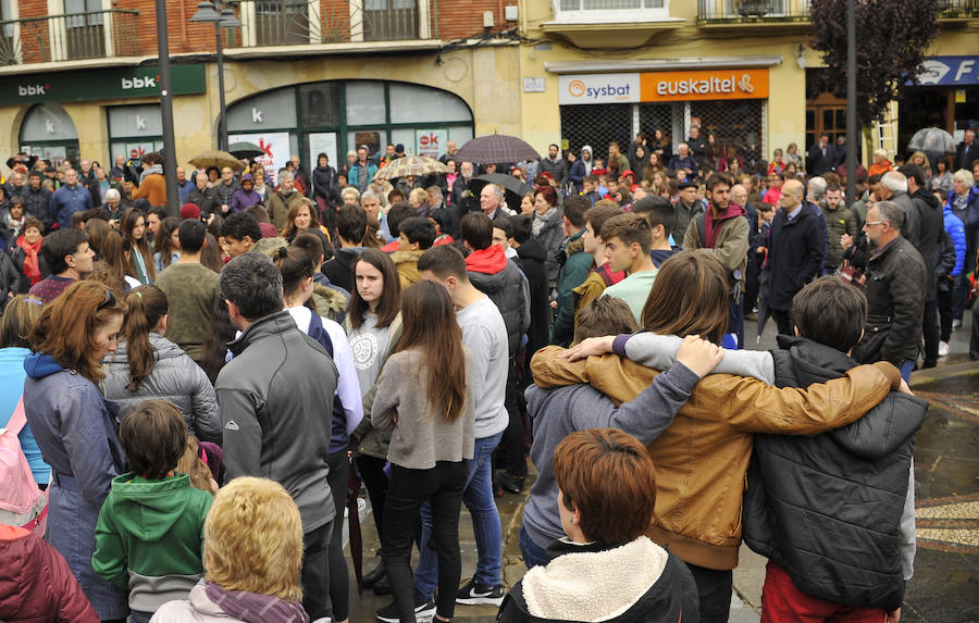 Vecinos de Gernika recordaron en la calle a las víctimas del bombardeo.