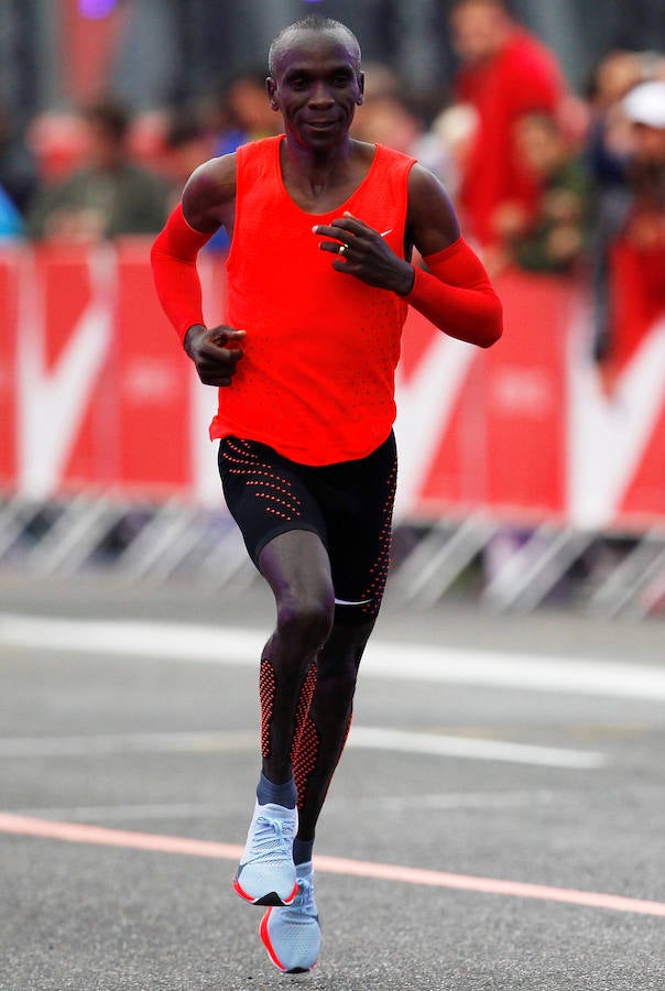 Kipchoge acaricia la hazaña de las dos horas