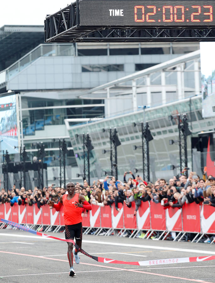 Kipchoge acaricia la hazaña de las dos horas