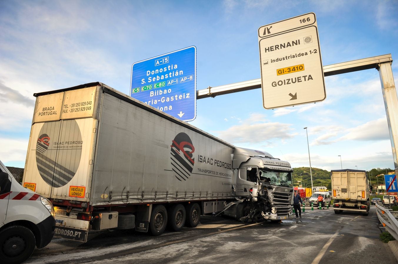 Las imágenes del accidente en la A-15, en Hernani