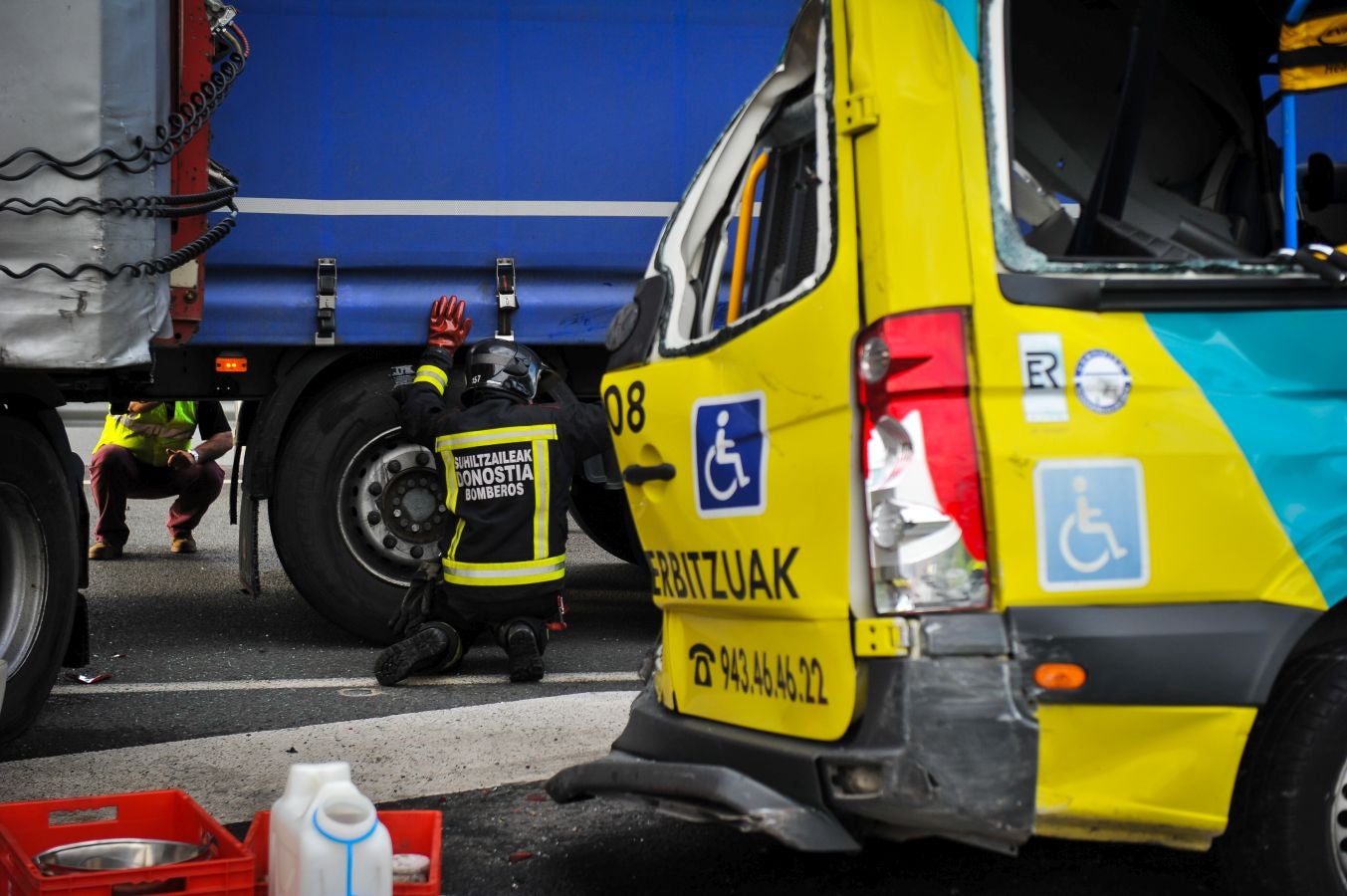 Las imágenes del accidente en la A-15, en Hernani