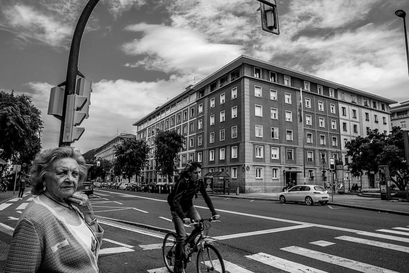 Cruce de Lehendakari Aguirre con Plaza Levante.