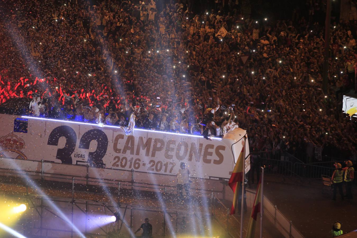 El Real Madrid celebra su 33ª Liga en Cibeles