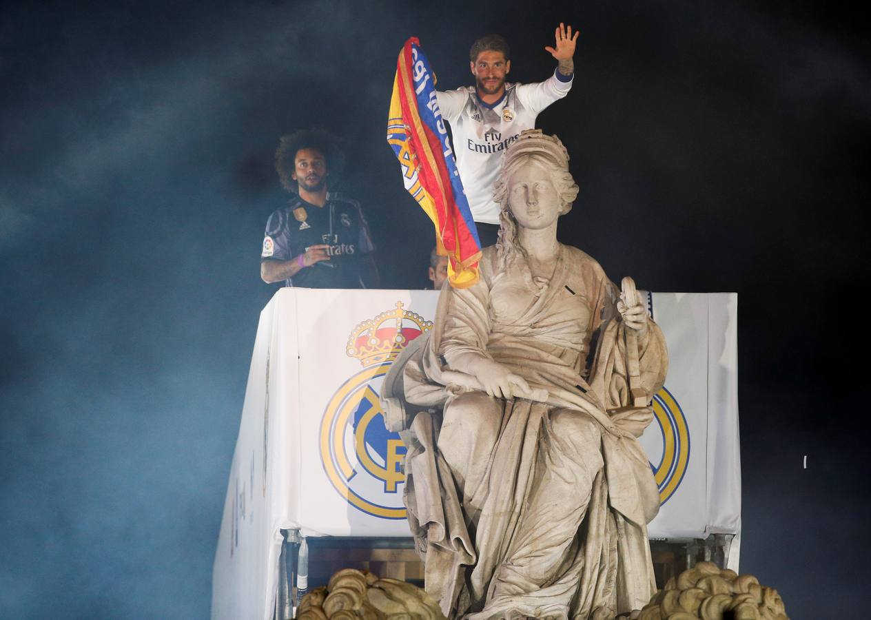 El Real Madrid celebra su 33ª Liga en Cibeles