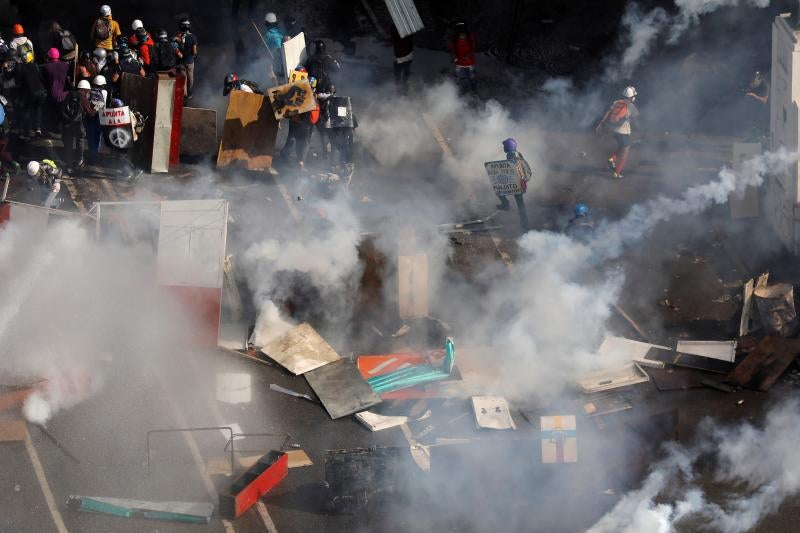 Gases lacrimógenos contra los opositores en Caracas