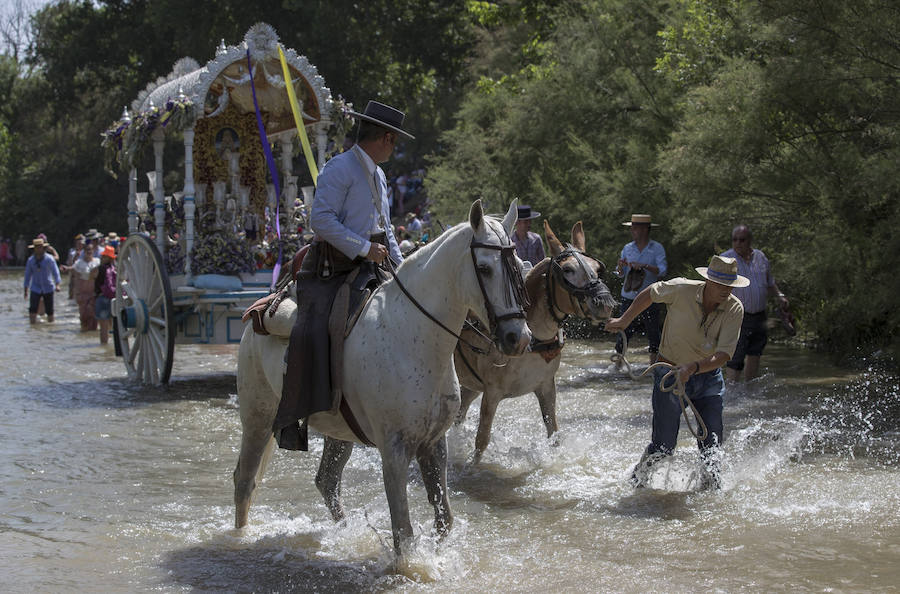 Los rocieros, a camino entre la devoción y la fiesta