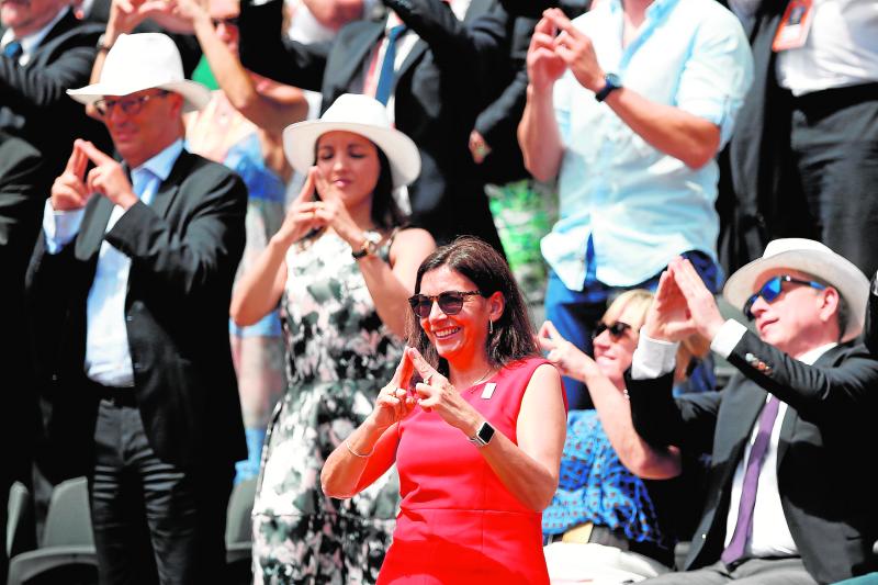 La alcaldesa de París, Anne HIdalgo.