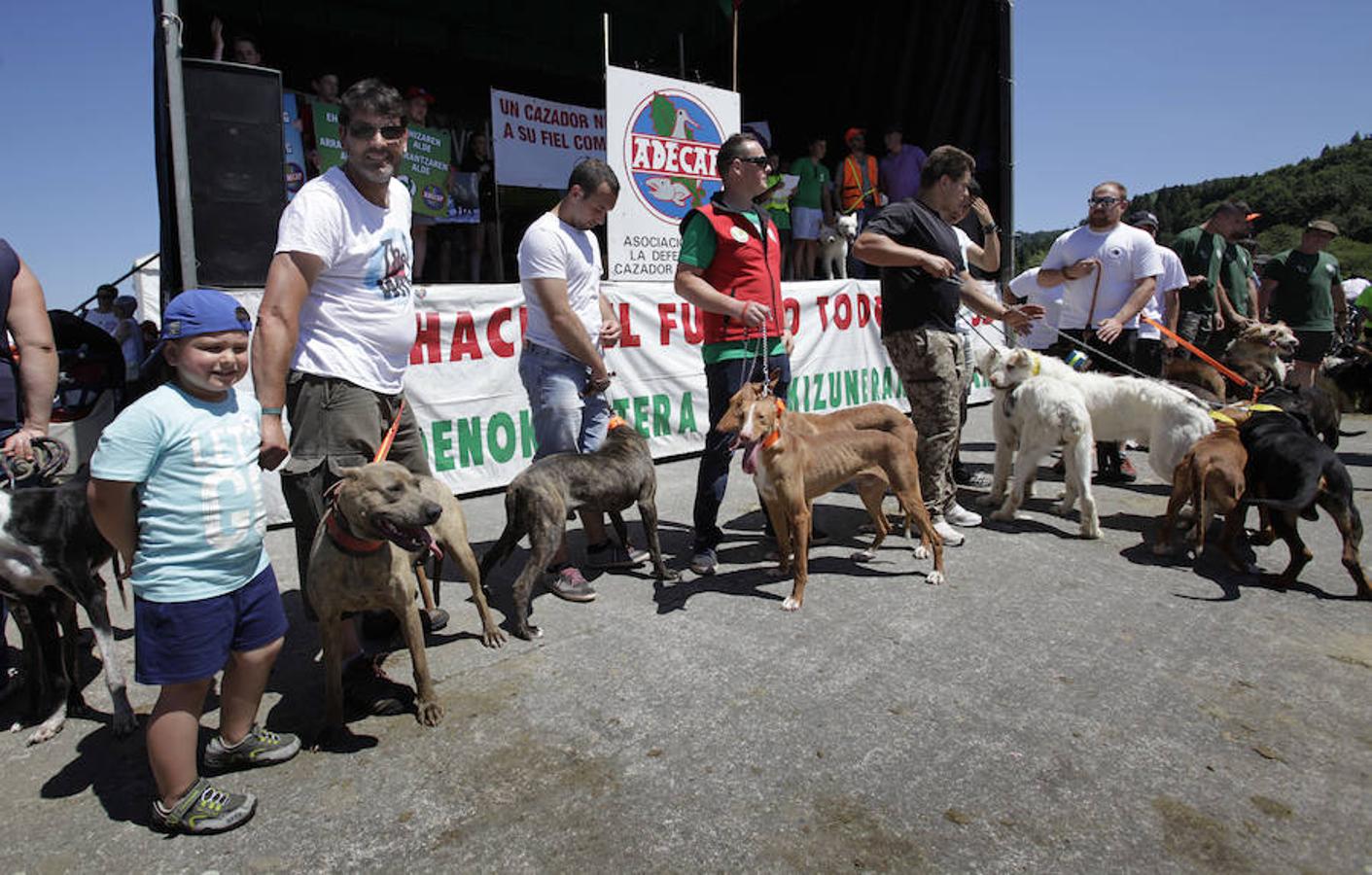El Día del Cazador y el Pescador homenajea en Dima al perro de caza