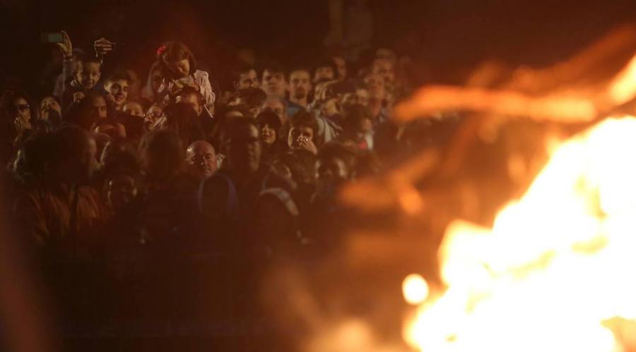 Así brilló el fuego en las hogueras vizcaínas de 2016