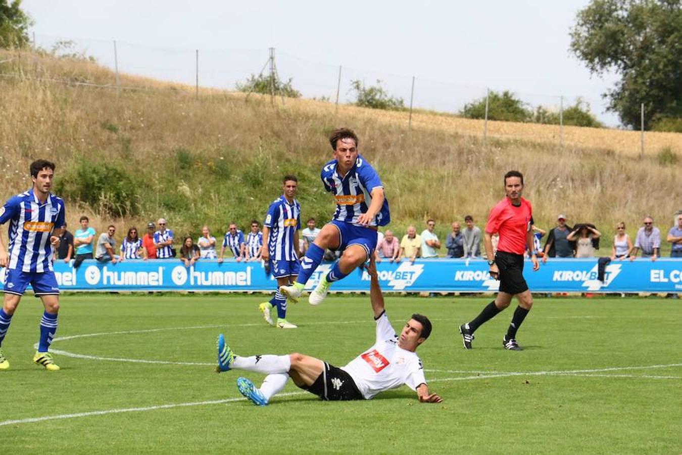 El Alavés B - Ontinyent, en imágenes