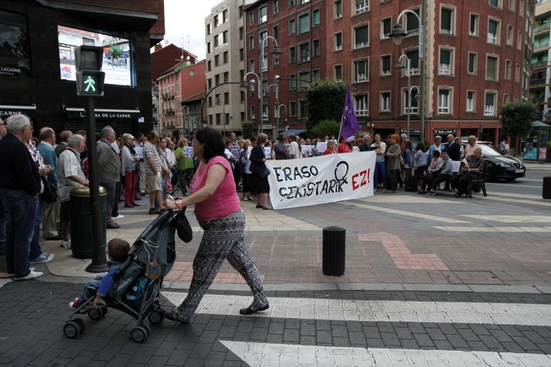 Cientos de personas han protestado en Bilbao tras el ataque machista perpetrado este fin de semana