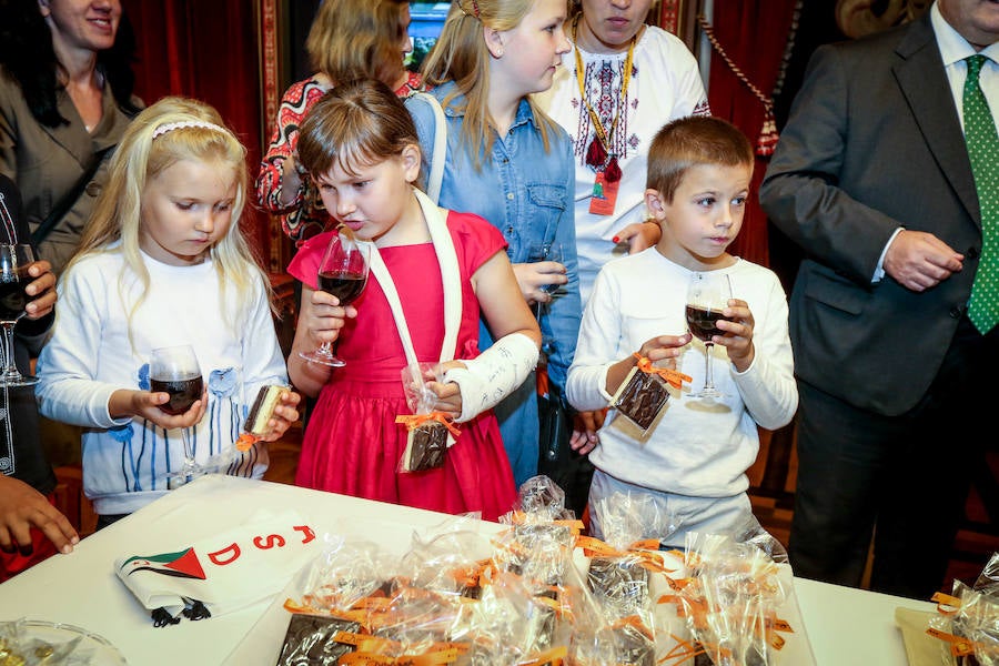  Juan Mari Aburto ha recibido a los pequeños que vienen a pasar sus vacaciones de verano en la capital vizcaína con familias de acogida