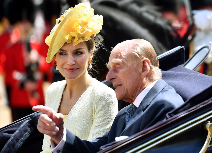 Don Felipe y Doña Letizia han sido recibidos por el Principe de Gales y su esposa