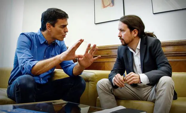 Pedro Sánchez, secretario general del PSOE, y Pablo Iglesias, dirigente de Podemos.