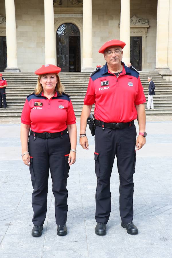 La Policía foral ha presentado su nueva vestimenta, más parecida a la que usa la Ertzaintza