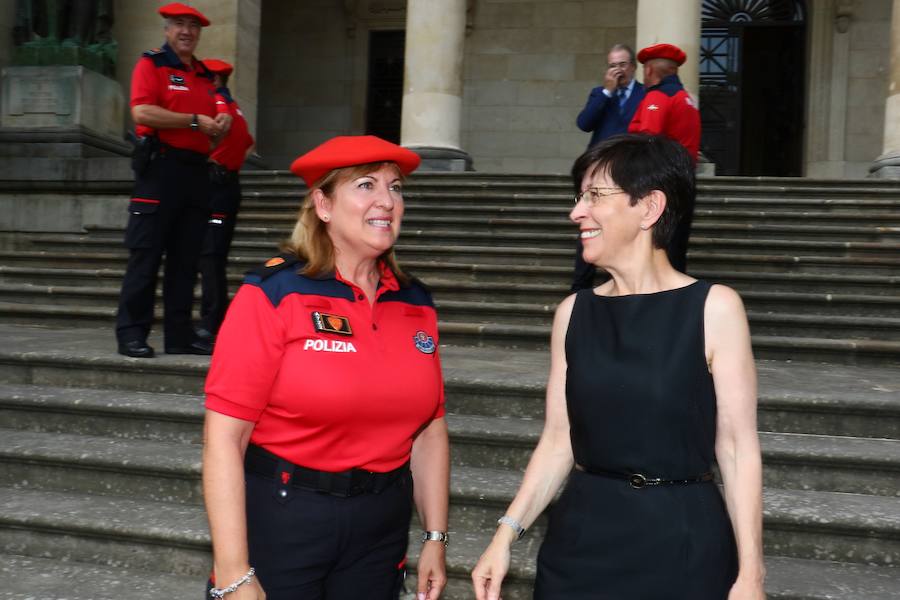 La Policía foral ha presentado su nueva vestimenta, más parecida a la que usa la Ertzaintza