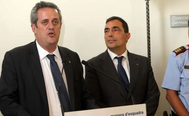 El conseller de Interior, Joaquim Forn (i) y el director de los Mossos d'Esquadra, Pere Soler.