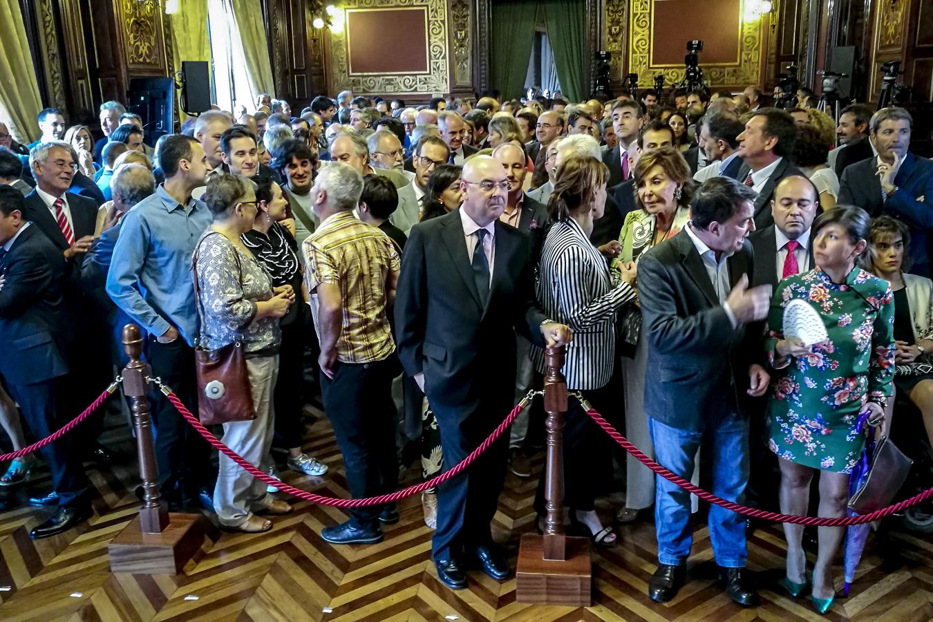 Cargos institucionales y representantes de la sociedad vizcaína asistieron a la recepción.