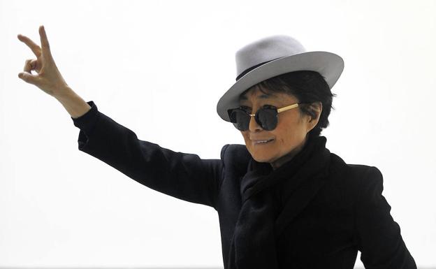 La artista Yoko Ono en el vídeo a favor del derecho a decidir.