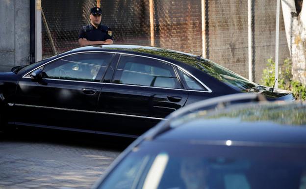 Entrada a la Audiencia Nacional del automóvil que transportaba Rajoy. 