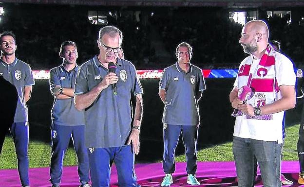 Marcelo Bielsa, acompañado del propietario Gérard Lopez, en la presentación del Lille.