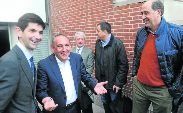 Alfonso Fernández de Trocóniz, Ramiro González y Josean Querejeta. 