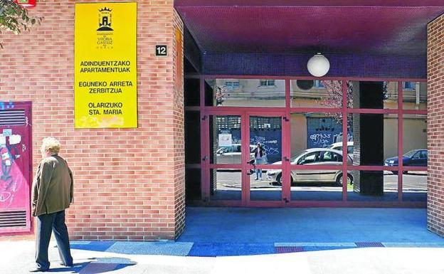 Los aparcamientos que ha sacado a la venta el Ayuntamiento se encuentran entre los números 10 y 12 de Juan Bautista Gámiz. 